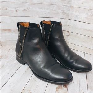 Black Frye Carly Chelsea zip boots size 6